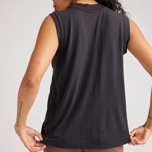 Richer Poorer Easy Tank in Back Size XL - Picture 3 of 7